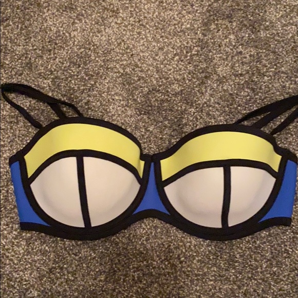 Triangl Swimwear top and bottom - Picture 2 of 6